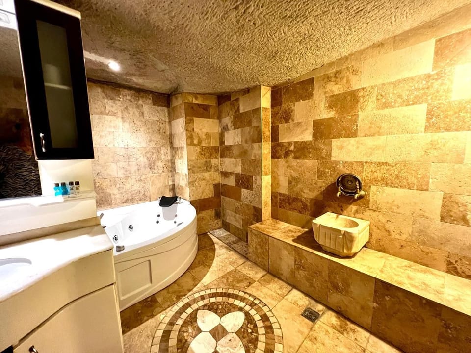 Romantic Triple Room | Bathroom | Shower, free toiletries, hair dryer, slippers