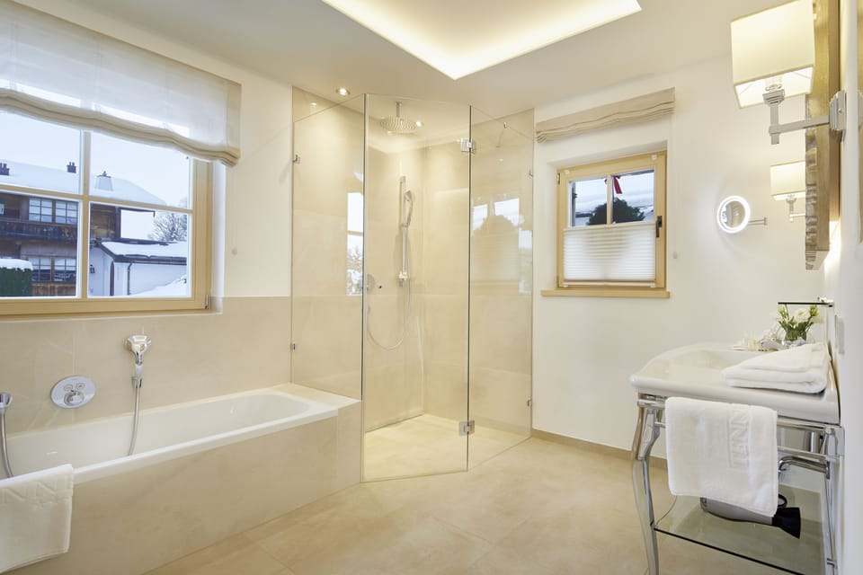 Separate tub and shower, deep soaking tub, free toiletries, hair dryer