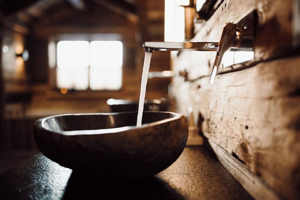 Chalet | Bathroom | Separate tub and shower, spring water tub, free toiletries, hair dryer