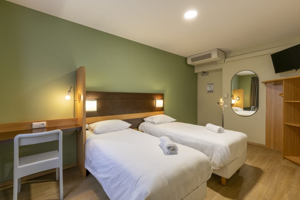Single Room | Individually furnished, desk, bed sheets
