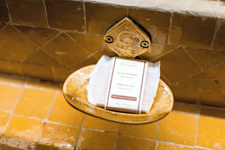 Deluxe Suite, 1 King Bed, Courtyard View | Bathroom | Shower, eco-friendly toiletries, hair dryer, bathrobes