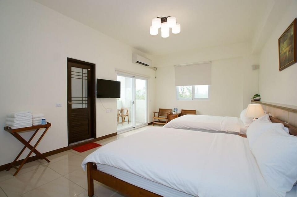 Standard Quadruple Room | Desk, blackout drapes, rollaway beds, free WiFi