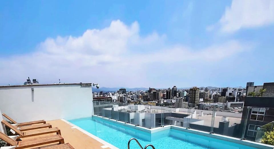 2 outdoor pools