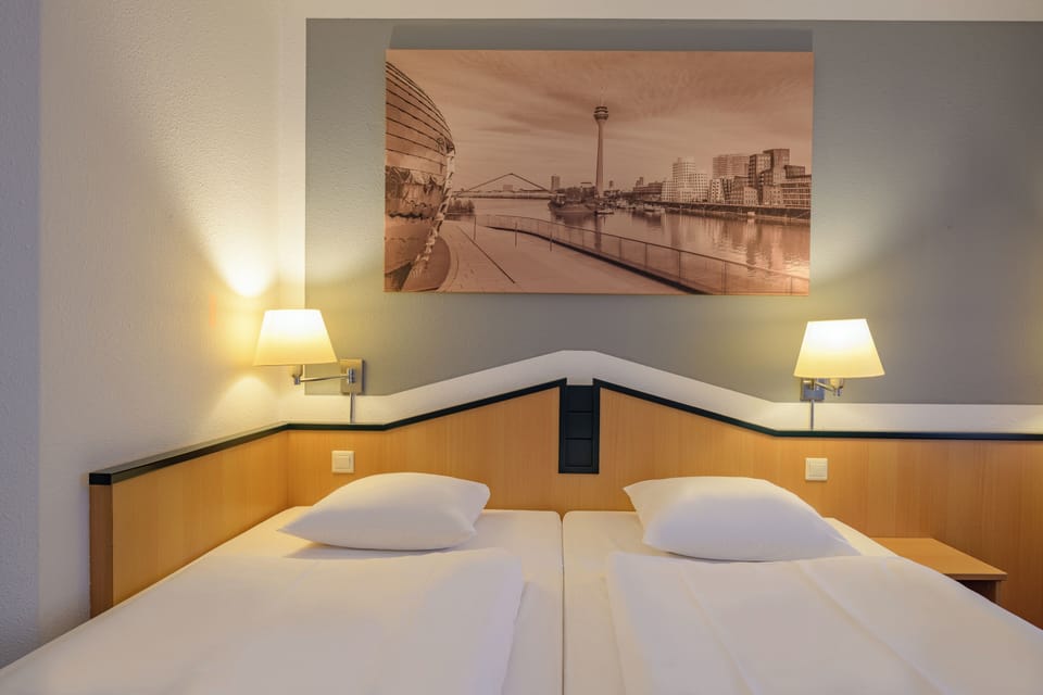 Comfort Double Room, 1 Double Bed | Hypo-allergenic bedding, desk, soundproofing, rollaway beds