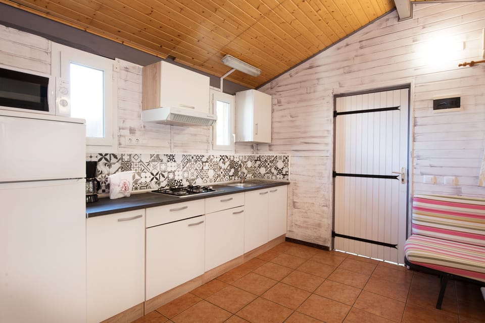Superior Bungalow, 2 Bedrooms | Private kitchen | Fridge, microwave, stovetop, electric kettle