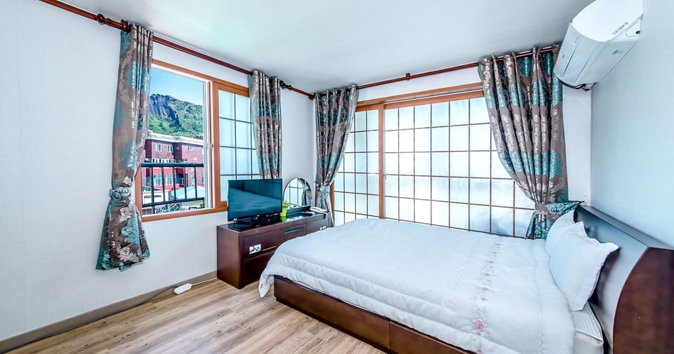 Double Room | Free WiFi, bed sheets