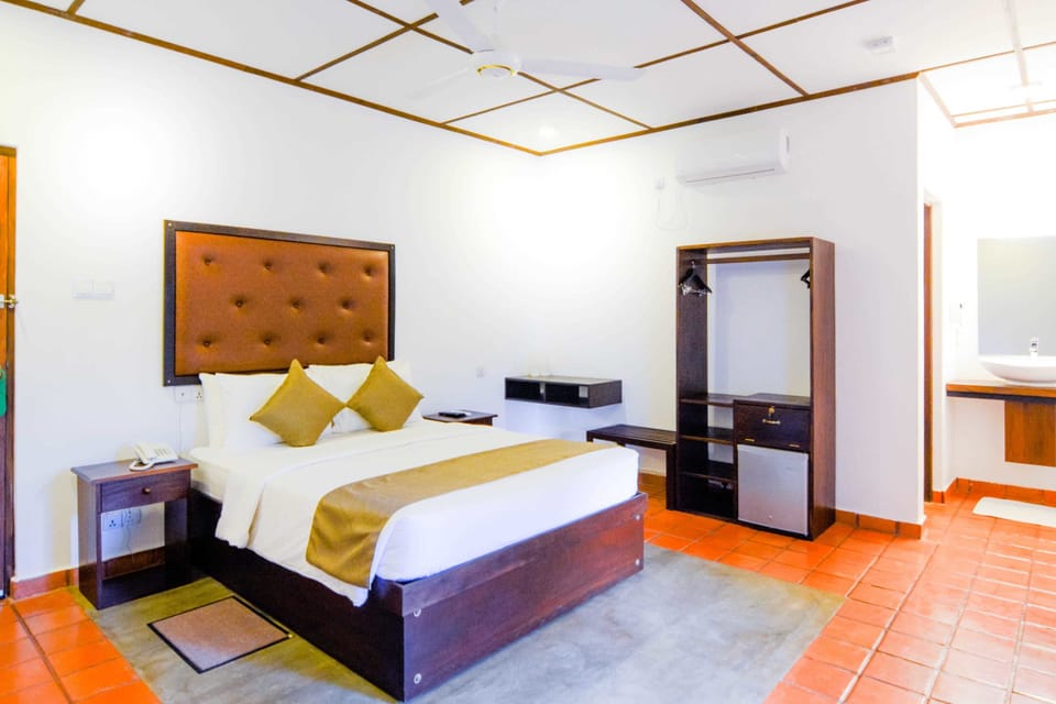 Deluxe Double or Twin Room, Ensuite | Desk, WiFi (free)