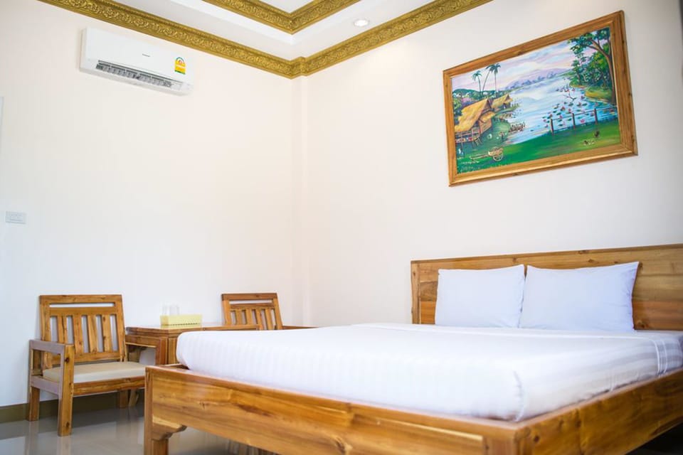 Standard Double Room | Desk, iron/ironing board, free WiFi