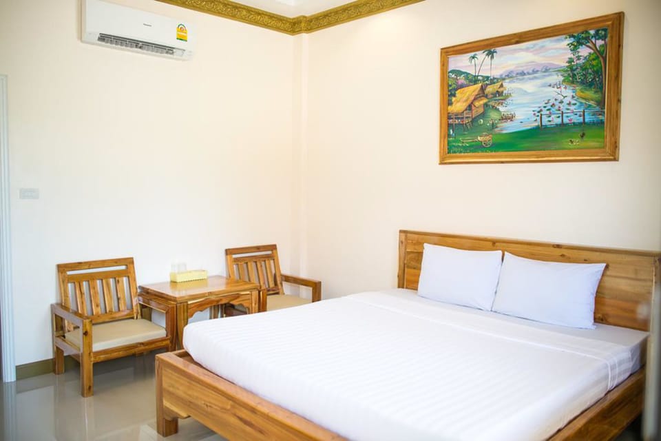 Standard Double Room | Desk, iron/ironing board, free WiFi