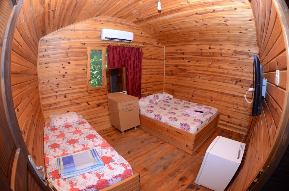 Deluxe Room | Desk, free WiFi, bed sheets