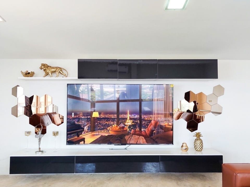 75-inch flat-screen TV with digital channels, TV, Netflix