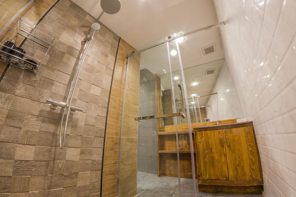  Penthouse 1 | Bathroom shower