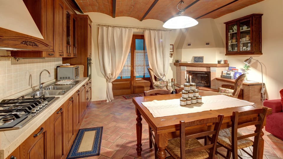 Apartment, 1 Bedroom | Private kitchen | Full-size fridge, microwave, oven, stovetop
