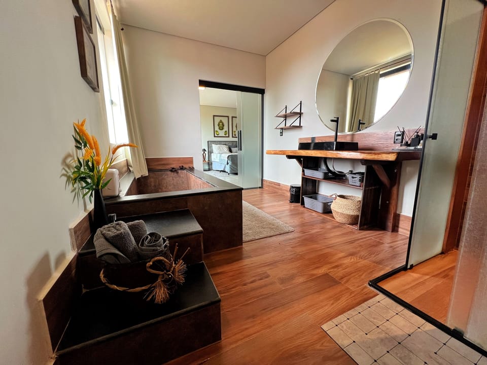 Premium Room | Bathroom | Towels, soap, toilet paper