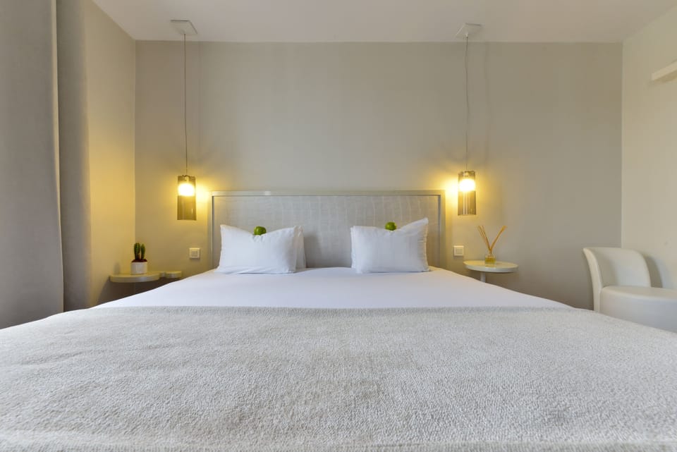 Premium bedding, in-room safe, soundproofing, iron/ironing board