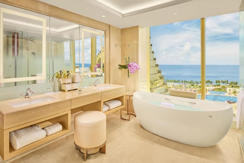 Bathtub, bidet
