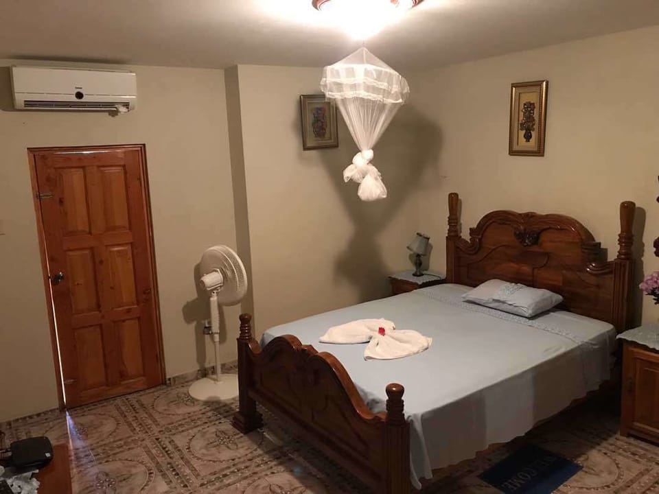 1 bedroom, premium bedding, iron/ironing board, free cribs/infant beds