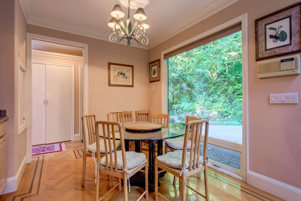 Breakfast area NE view