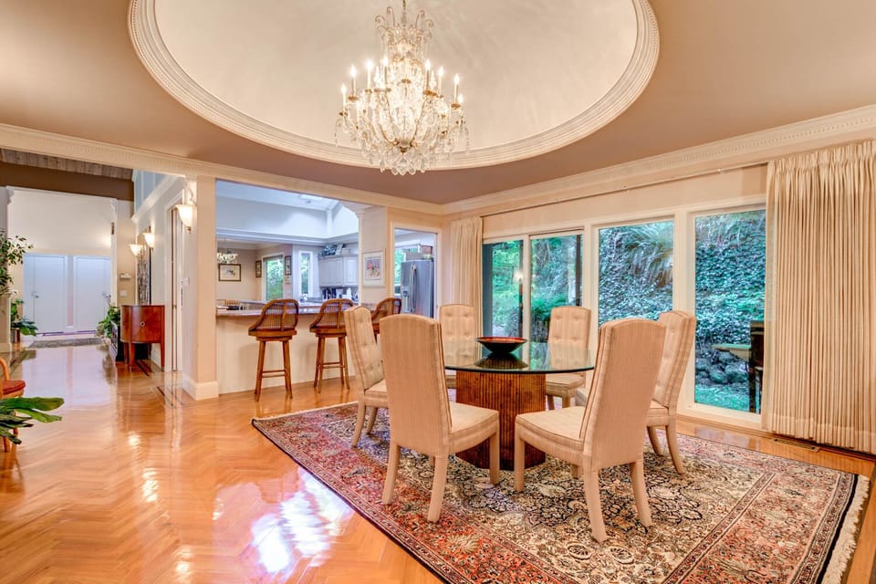 Dining area NE view
