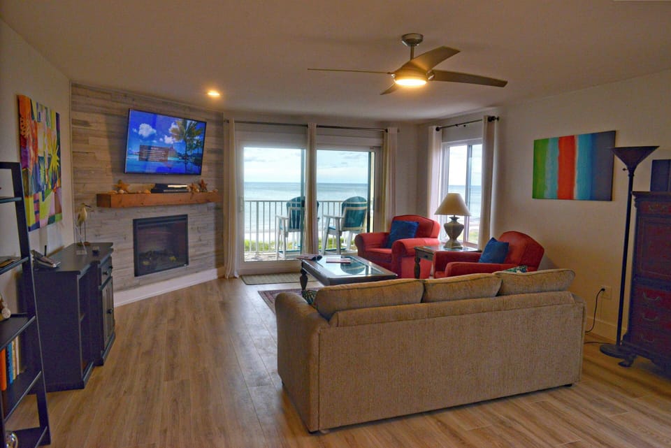 Family room with queen size sleeper sofa