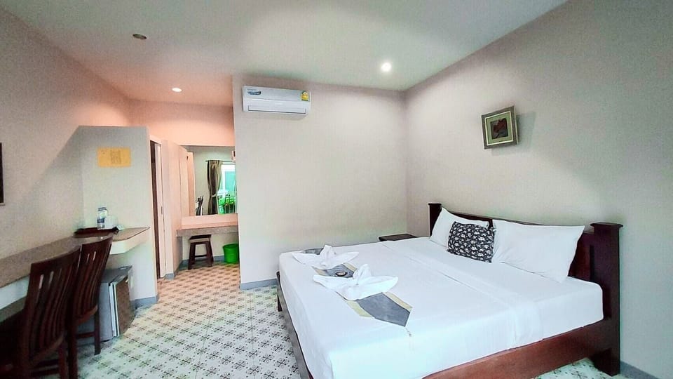 Superior Double or Twin Garden view | Desk, free WiFi, bed sheets