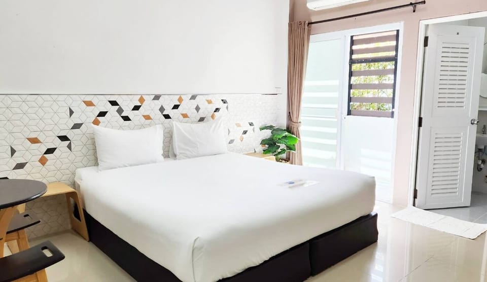 Standard Double Room | Desk, blackout drapes, rollaway beds, free WiFi