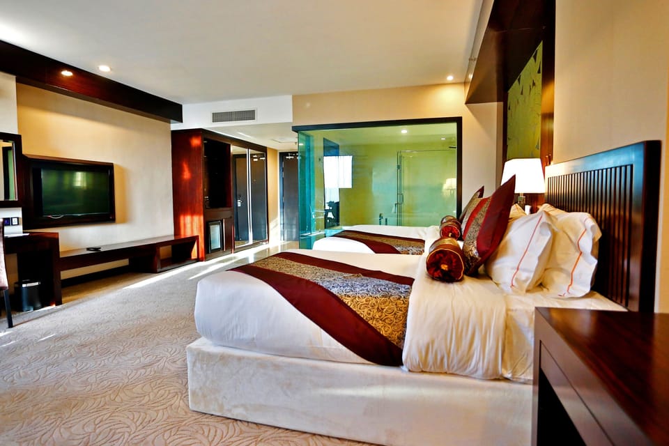 Family Room | Minibar, in-room safe, desk, laptop workspace