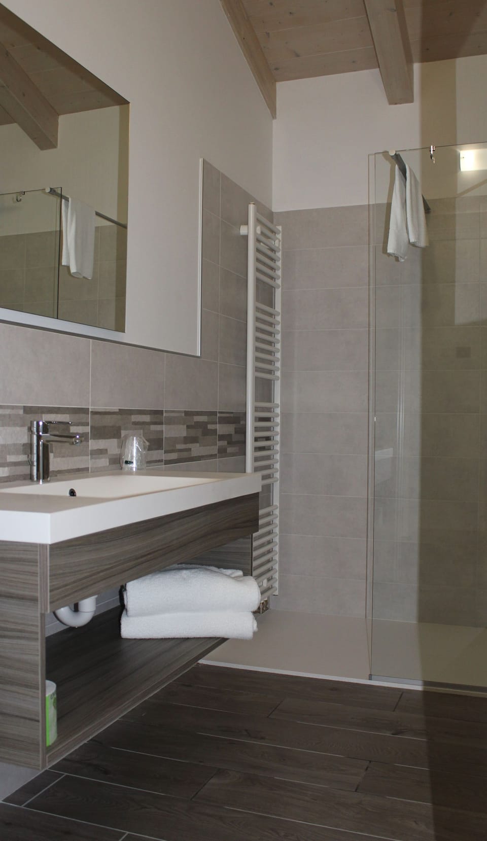 Shower, free toiletries, hair dryer, bidet