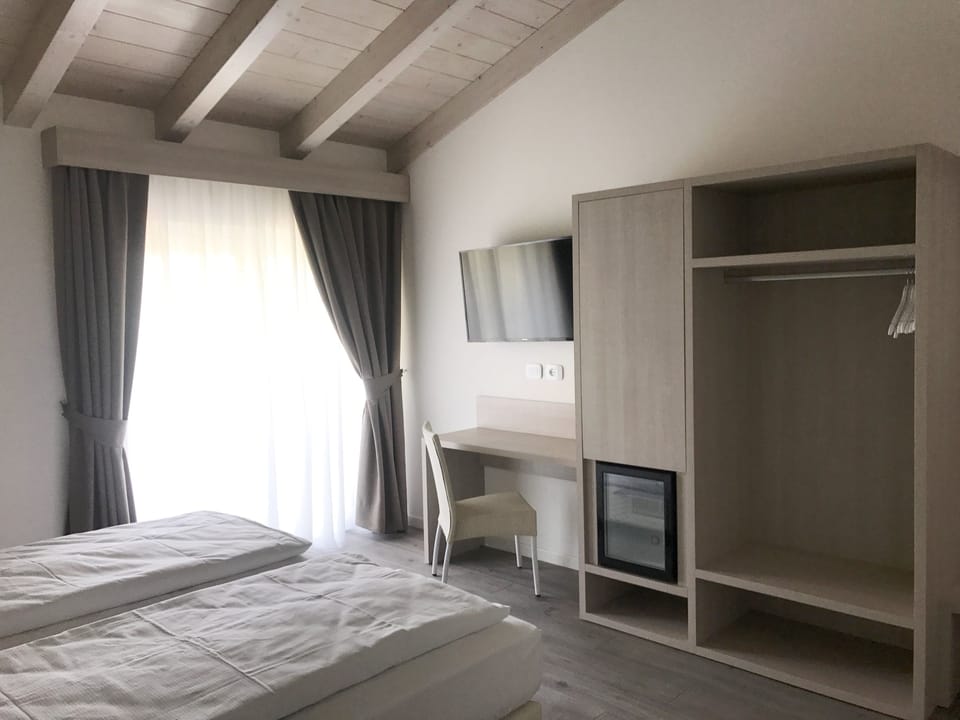 Comfort Room, Balcony | Room amenity