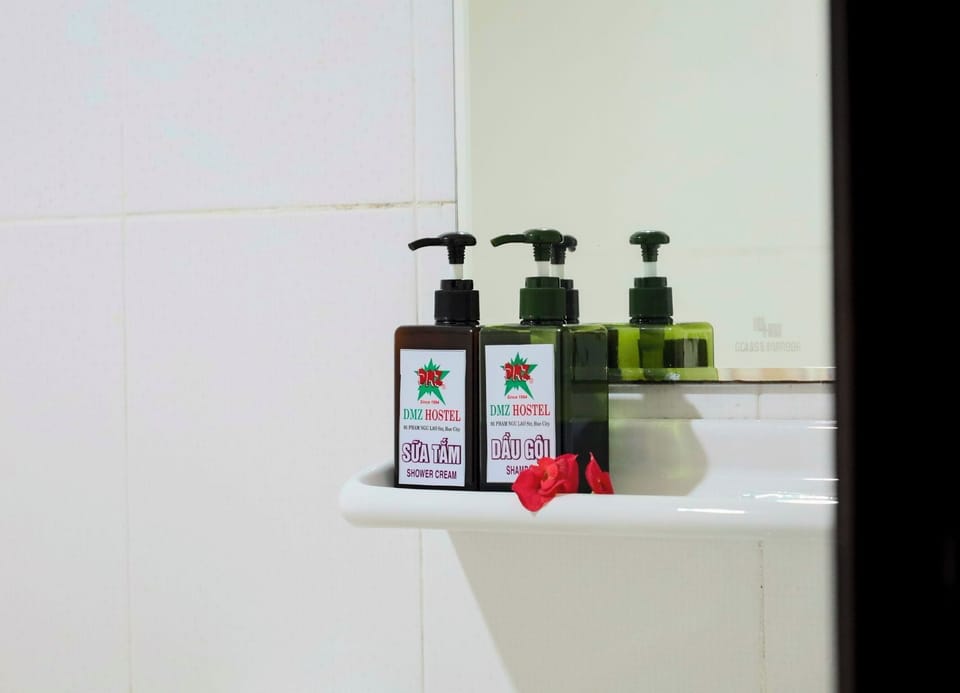 Superior Double Room | Bathroom | Shower, hydromassage showerhead, free toiletries, hair dryer