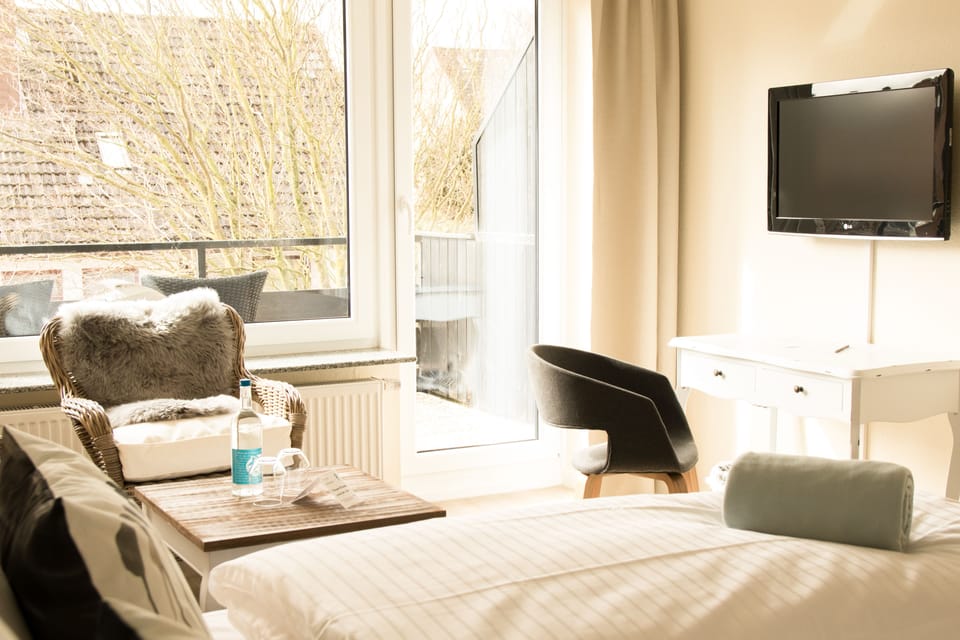 Comfort Double Room, Balcony | Hypo-allergenic bedding, desk, laptop workspace, free WiFi