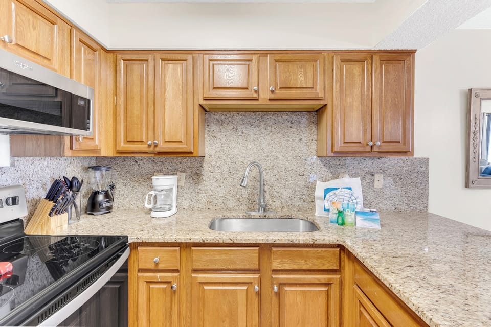 Premium Condo, 3 Bedrooms, Balcony | Private kitchen | Fridge, microwave, oven, stovetop