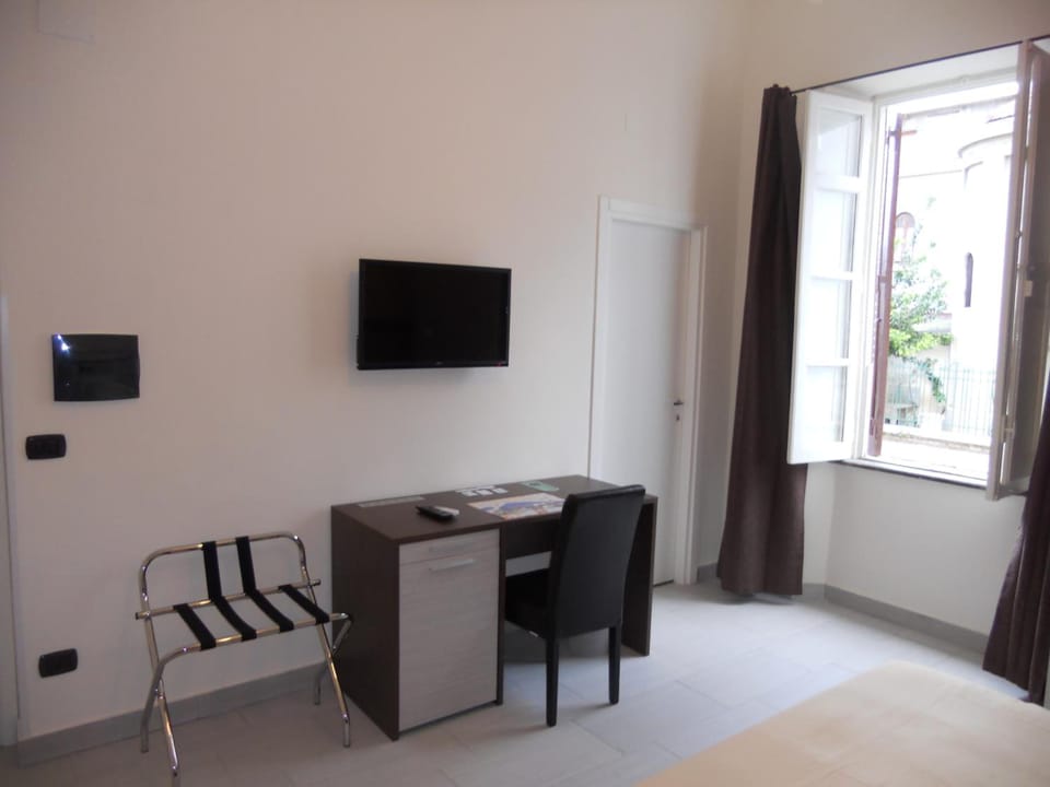 Minibar, in-room safe, desk, iron/ironing board (on request)