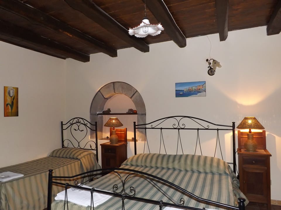 Quadruple Room | Individually furnished, desk, free WiFi