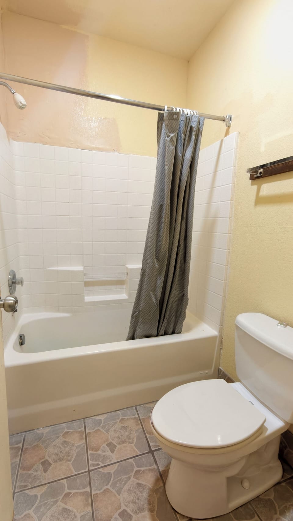 Room, 1 Queen Bed, Non Smoking | Bathroom | Towels, toilet paper