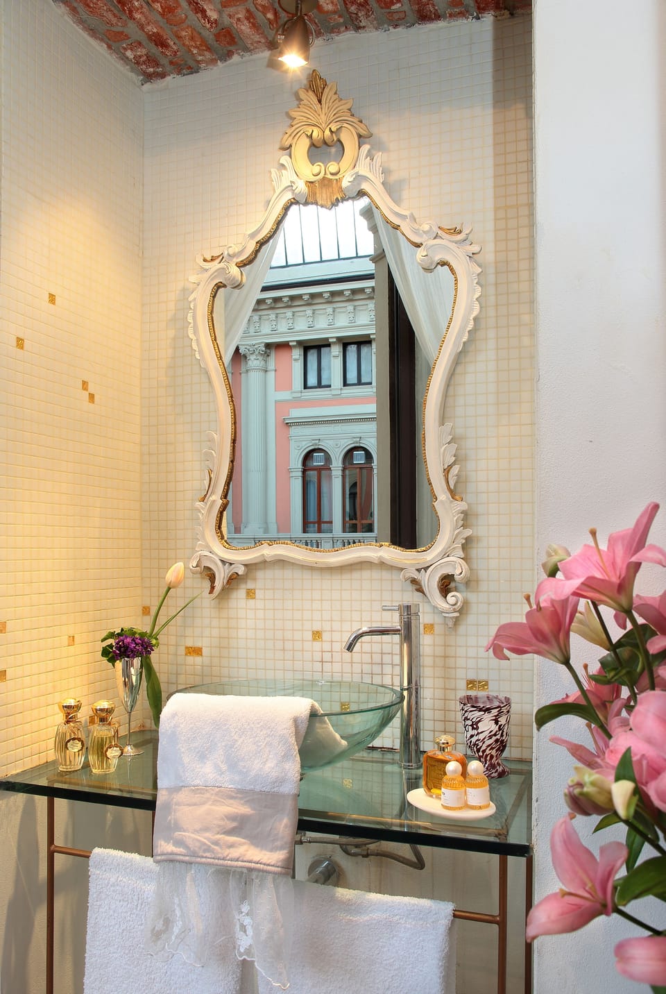 Junior Suite, City View (Capriccio) | Bathroom sink