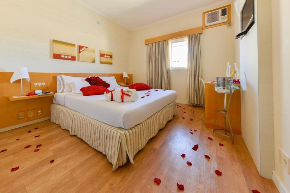 Standard Double Room | In-room safe, desk, blackout drapes, free WiFi
