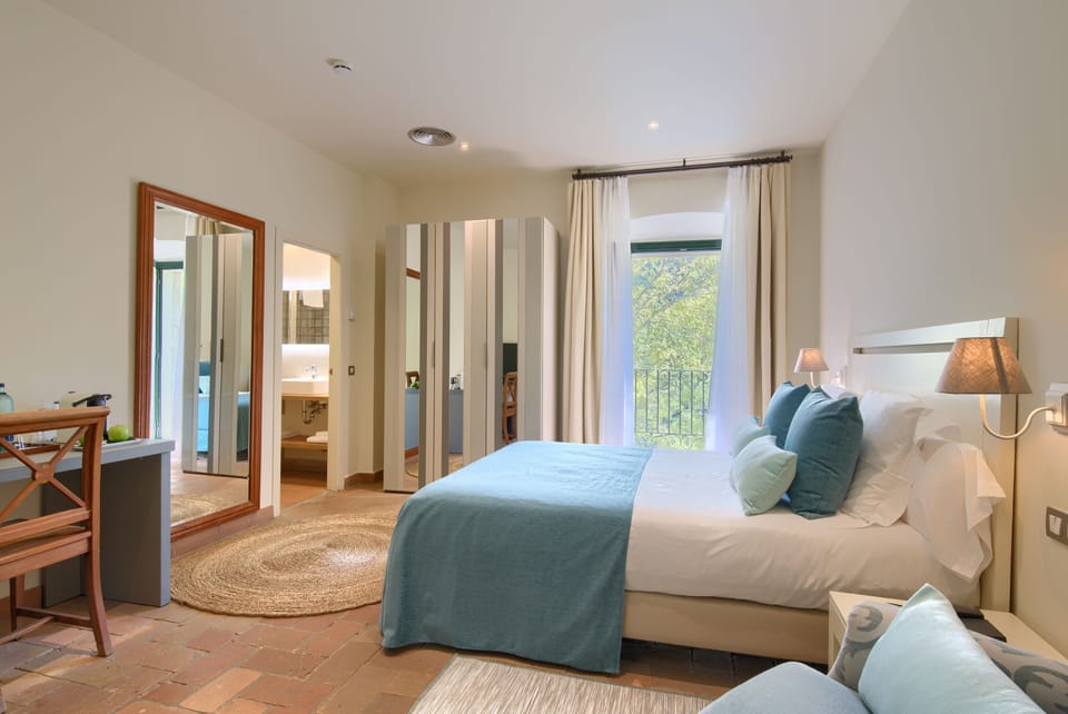 Deluxe Double Room | Minibar, in-room safe, free WiFi, bed sheets