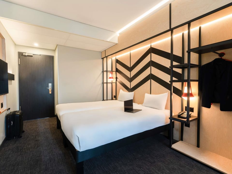 Standard Room, 2 Twin Beds | In-room safe, desk, soundproofing, free cribs/infant beds