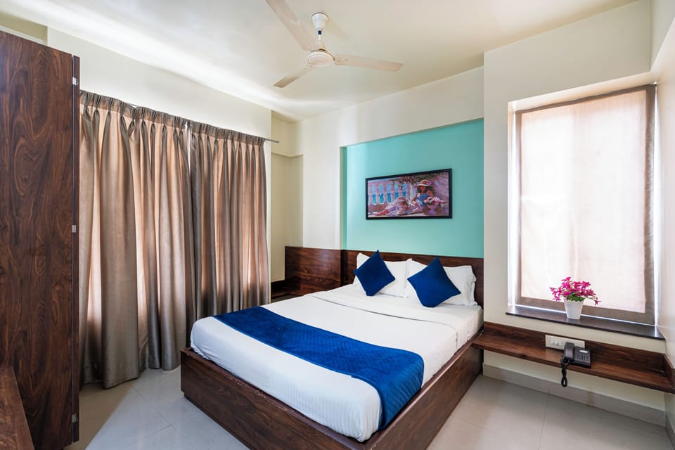1 bedroom, premium bedding, pillowtop beds, in-room safe