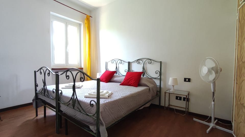 Standard Room, 1 Double Bed, Ensuite, Hill View | Free WiFi, bed sheets