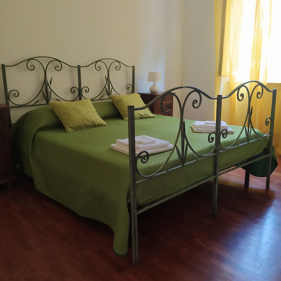 Standard Room, 1 Double Bed, Ensuite, Hill View | Free WiFi, bed sheets