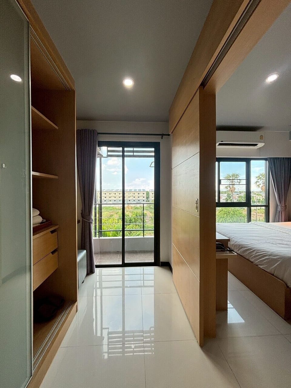 Deluxe Triple Room | Individually decorated, blackout drapes, rollaway beds, free WiFi
