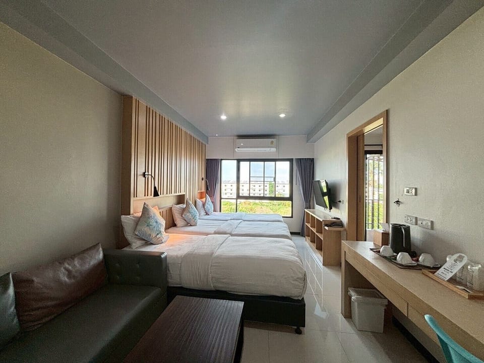 Deluxe Triple Room | Individually decorated, blackout drapes, rollaway beds, free WiFi
