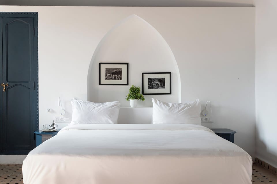 Suite | Desk, free WiFi, bed sheets