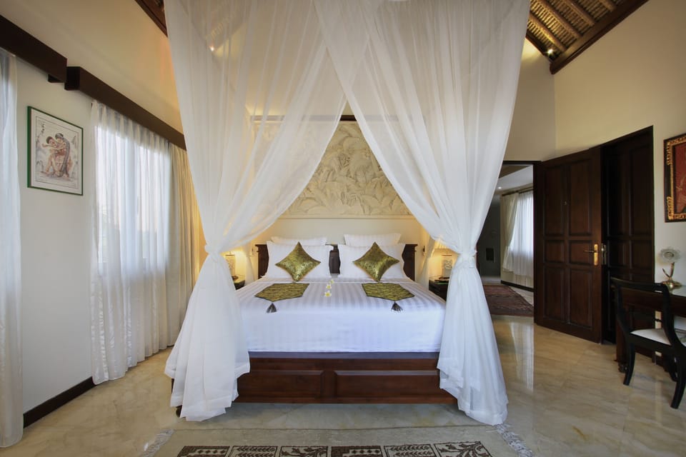 Suite Room | In-room safe, individually decorated, individually furnished, desk
