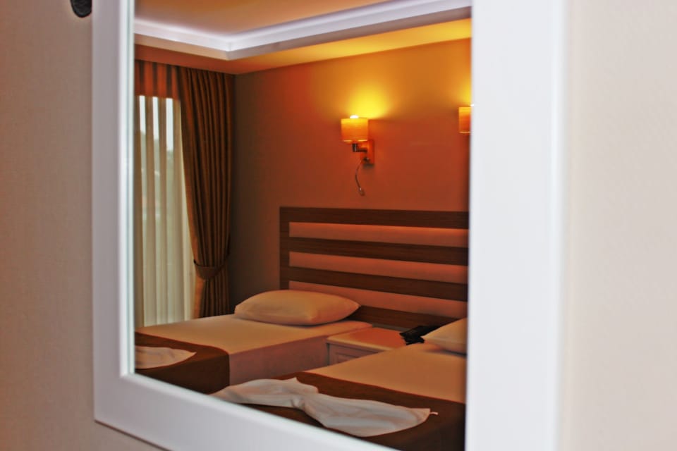 Twin Room, 2 Twin Beds | Egyptian cotton sheets, premium bedding, desk, blackout drapes