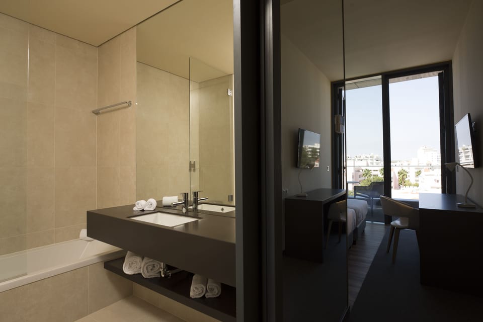 Deluxe Twin Room | Bathroom | Designer toiletries, hair dryer, bidet, towels