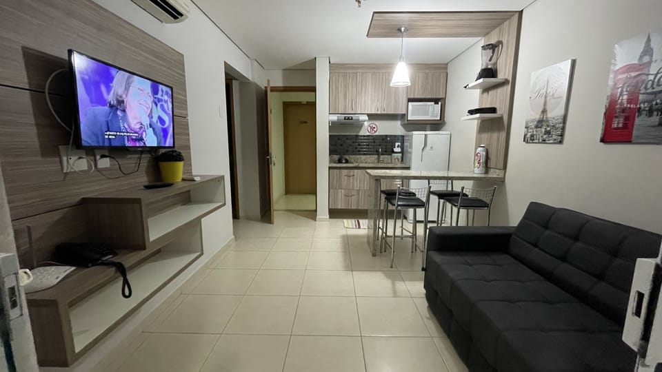 Family Room | Private kitchen | Fridge, microwave, stovetop, cookware/dishes/utensils