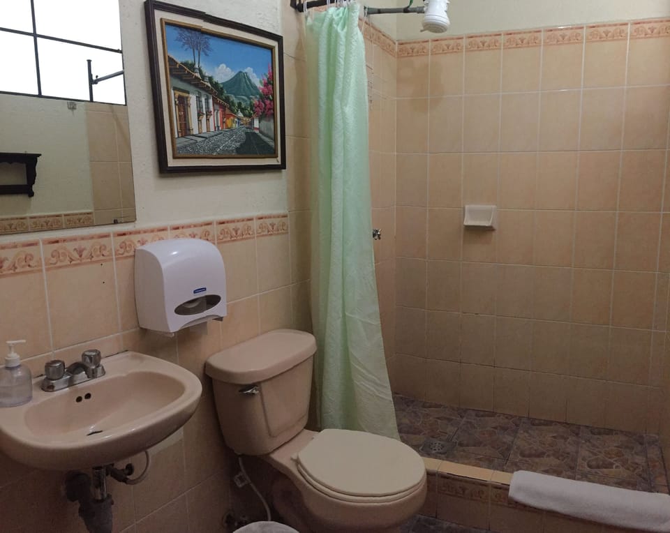 Double Room, 1 Double Bed, Private Bathroom, Courtyard Area | Bathroom | Free toiletries, hair dryer, towels